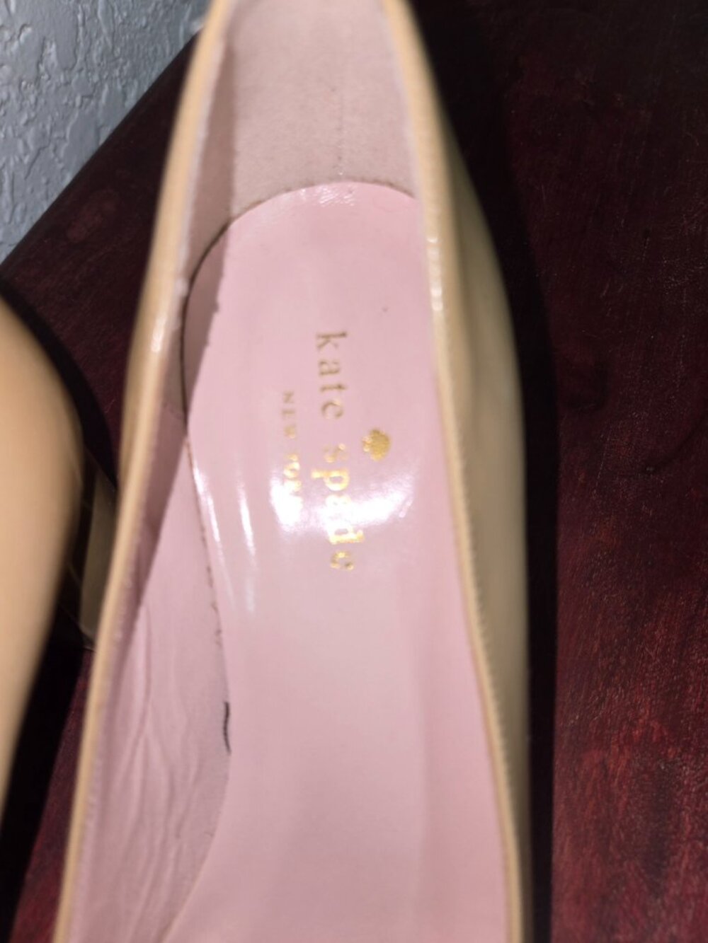 Kate Spade Italy Nude Patent Leather Block Heel Pumps Crystal Medallion Sz 8B - Picture 8 of 9